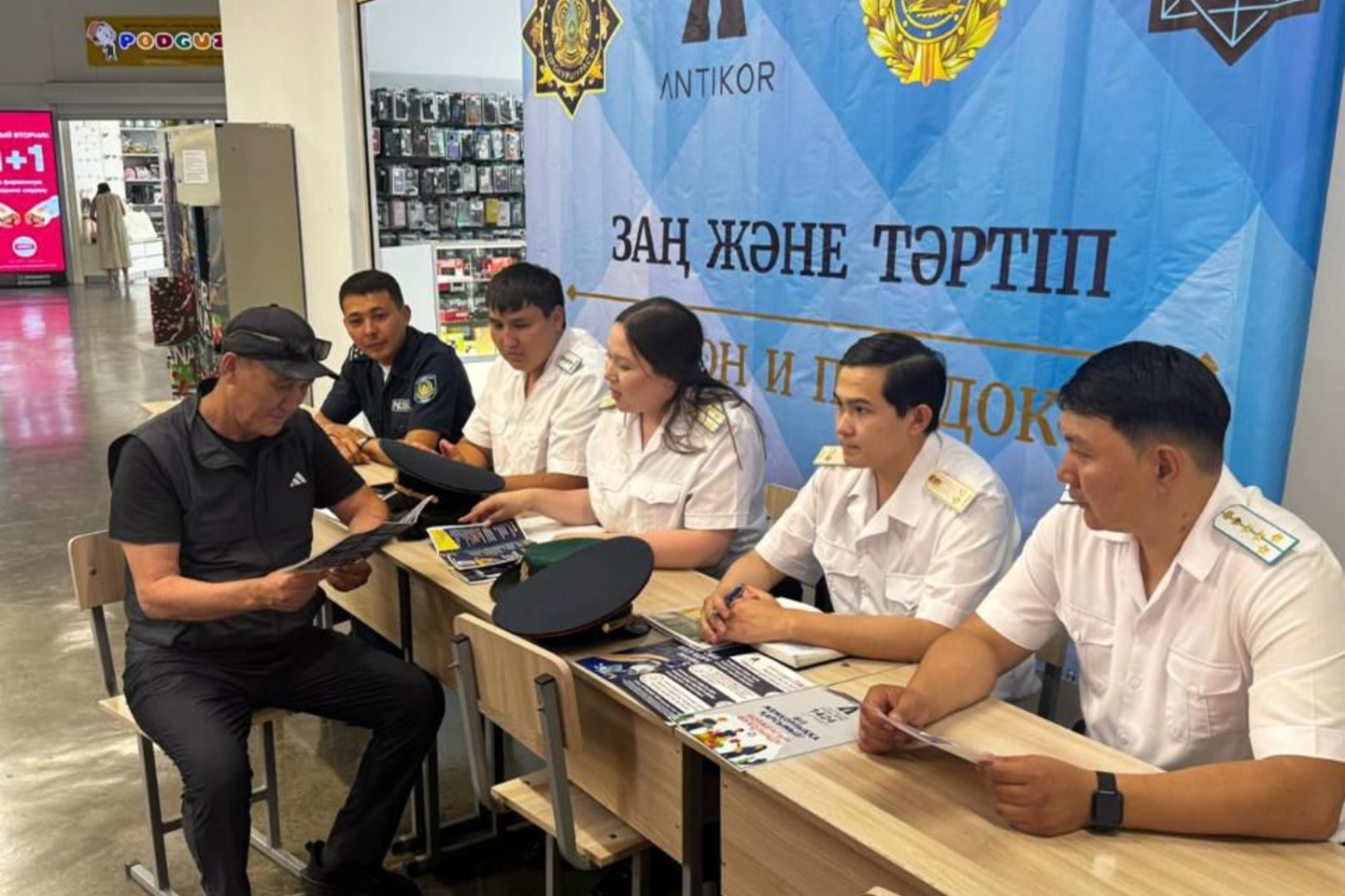 Усть-Каменогорск и ВКО / ШҚО-да заң қызметкерлері халыққа "Ашық қабылдау" ұйымдастырды Усть-Каменогорск и ВКО / ШҚО-да заң қызметкерлері халыққа "Ашық қабылдау" ұйымдастырды