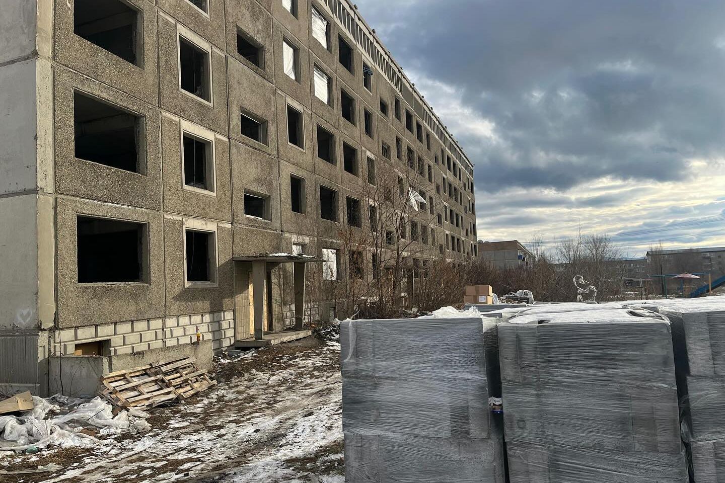 Усть-Каменогорск и ВКО / Алтай (район Алтай) / В Новой Бухтарме восстановят две пятиэтажных "заброшки" Усть-Каменогорск и ВКО / Алтай (район Алтай) / В Новой Бухтарме восстановят две пятиэтажных "заброшки"