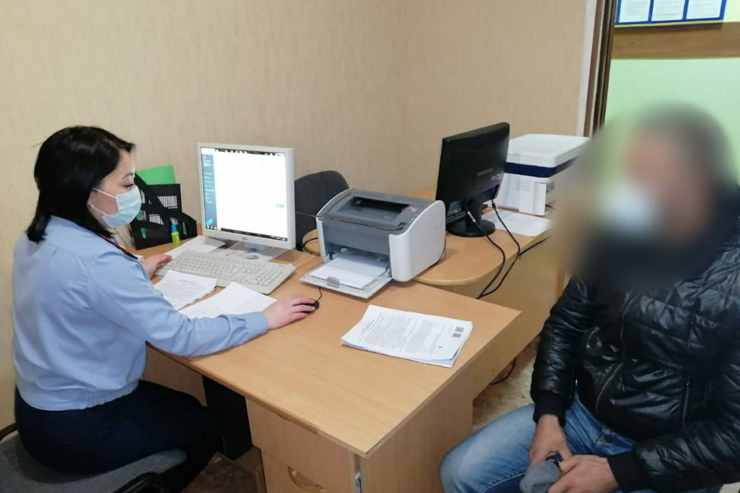 Усть-Каменогорск и ВКО / Тракториста, устроившего ДТП, разыскивали с помощью миграционной службы в ВКО