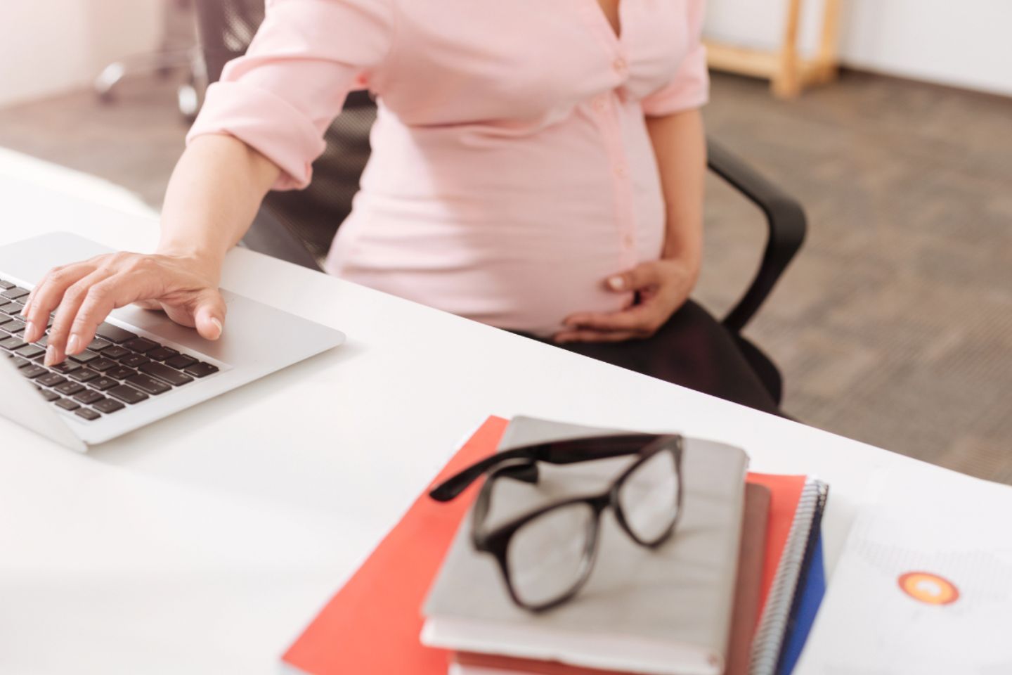 Новости Казахстана / Фиктивные декретные: в Актау вынесли приговор мошеннице