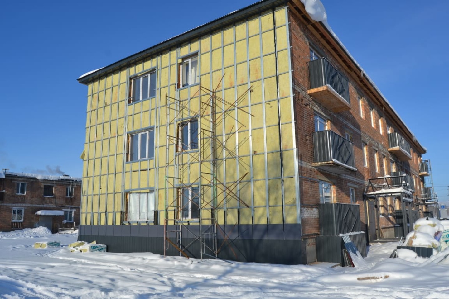 Усть-Каменогорск и ВКО / Самарское (район Самар) / Самар ауданында көппәтерлі тұрғын үйді жөндеу жұмыстары аяқталып қалды