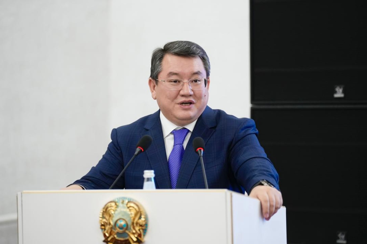 Усть-Каменогорск и ВКО / Улкен Нарын (район Улкен Нарын) / Президент кеңесшісі Үлкен Нарын халқымен кездесті