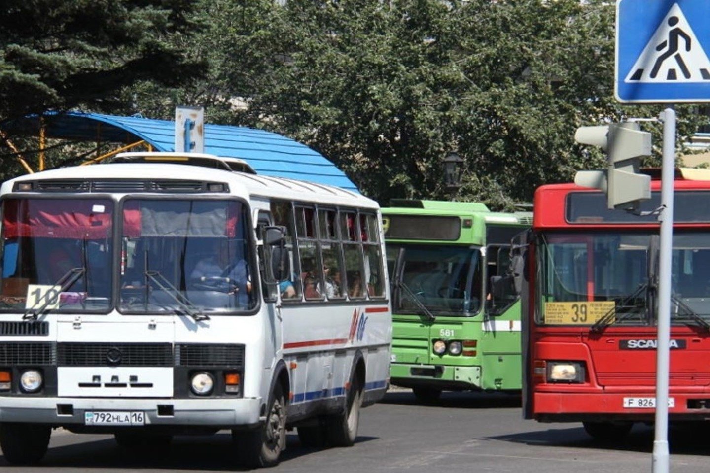 Усть-Каменогорск и ВКО / Өскемендегі автобустардың бірінің бағыты уақытша өзгереді