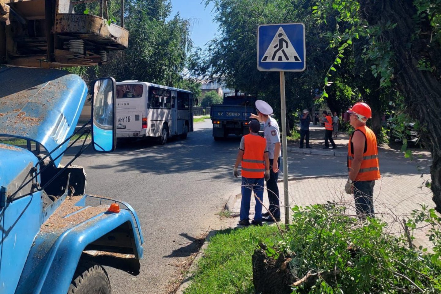 Усть-Каменогорск и ВКО / Усть-Каменогорск / Полицейские в Усть-Каменогорске проверили доступность дорожных знаков