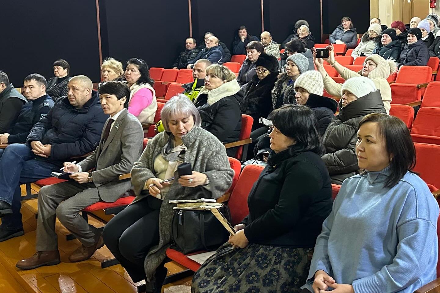 Усть-Каменогорск и ВКО / Алтай (район Алтай) / Жители села Полянского района Алтай просят обезопасить их от водителей-лихачей Усть-Каменогорск и ВКО / Алтай (район Алтай) / Жители села Полянского района Алтай просят обезопасить их от водителей-лихачей