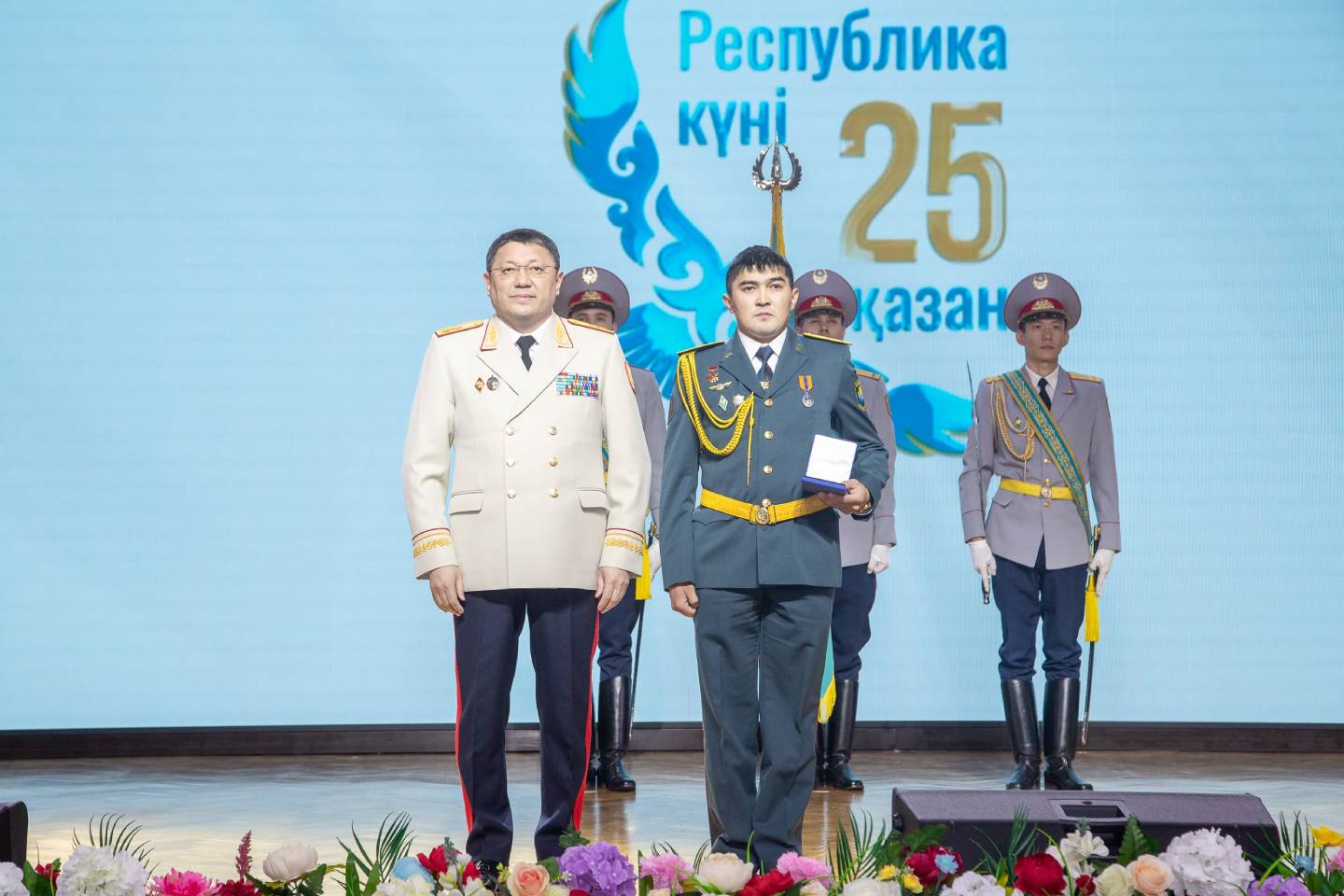 Усть-Каменогорск и ВКО / Гвардеец из ВКО получил награду от президента РК