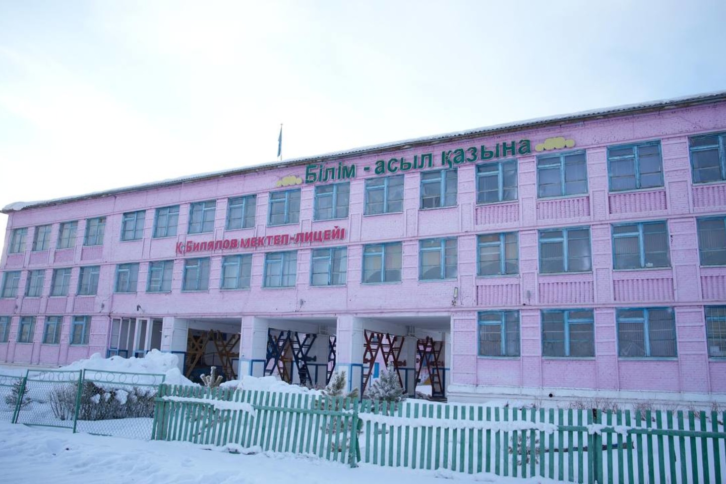 Усть-Каменогорск и ВКО / Акжар (Тарбагатайский р-он) / Ақжар ауылындағы мектеп-лицейде күрделі жөндеу жүріп жатыр