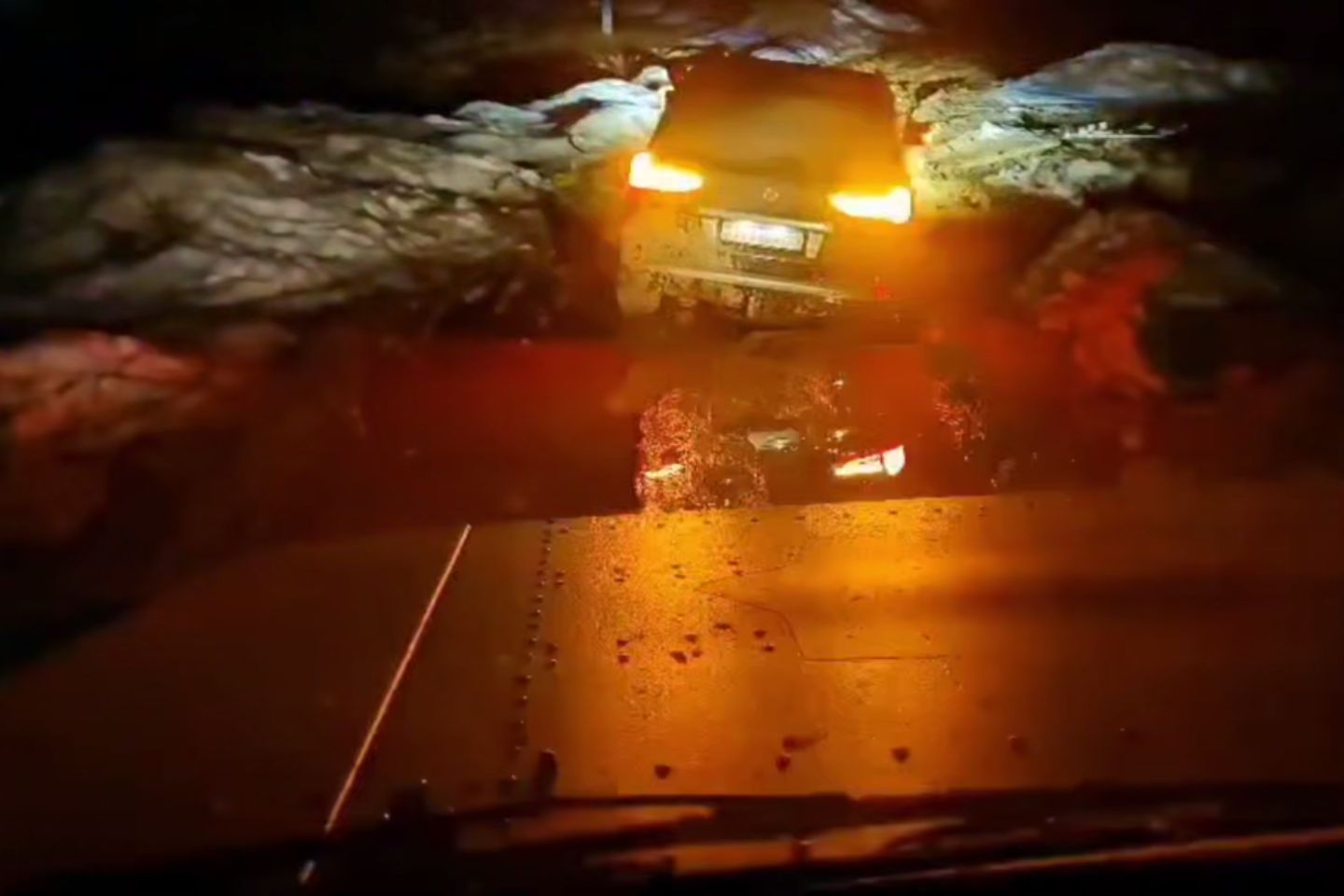 Новости Казахстана / Дети и взрослые застряли в грязи: спасатели пришли на помощь в Акмолинской области