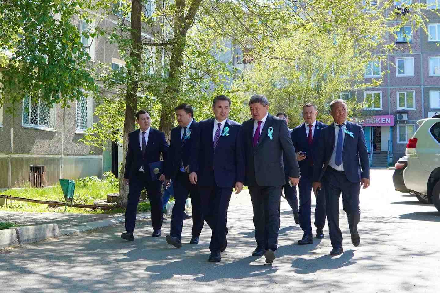 Усть-Каменогорск и ВКО / В поселке Касыма Кайсенова открыли аллею Героев