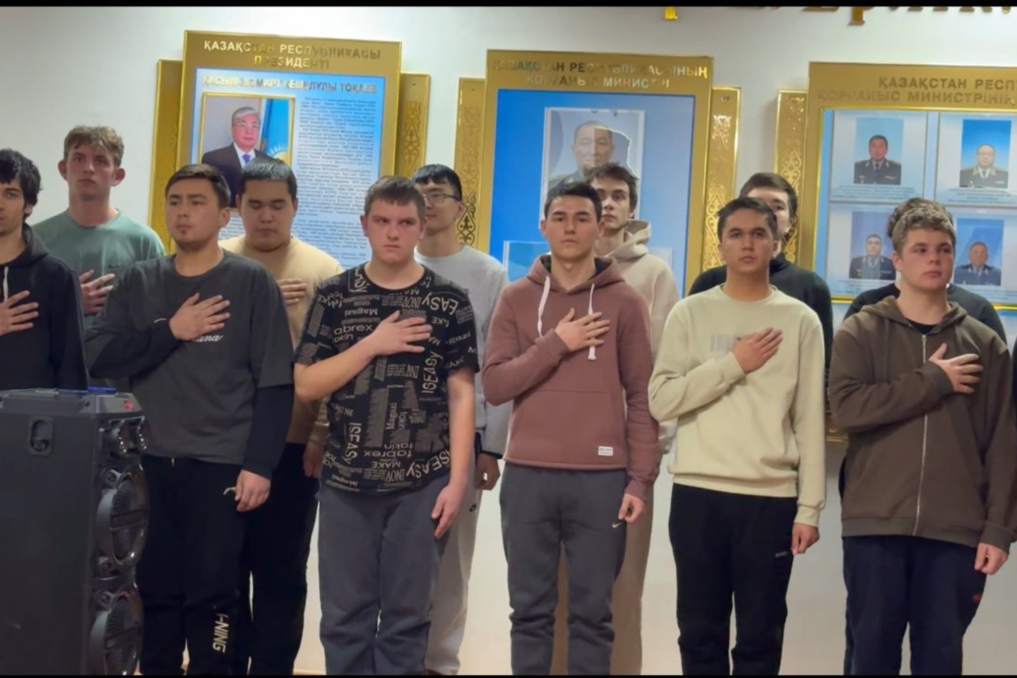 Усть-Каменогорск и ВКО / ШҚО жастары әскери борышын өтеуге оңтүстікке аттанды Усть-Каменогорск и ВКО / ШҚО жастары әскери борышын өтеуге оңтүстікке аттанды