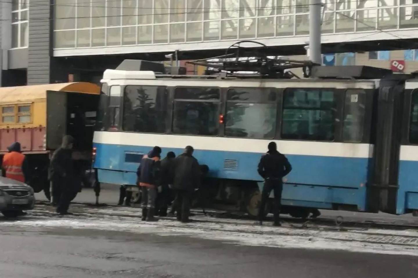 Происшествия в Казахстане и мире / Трамвайное сообщение остановилось в Усть-Каменогорске