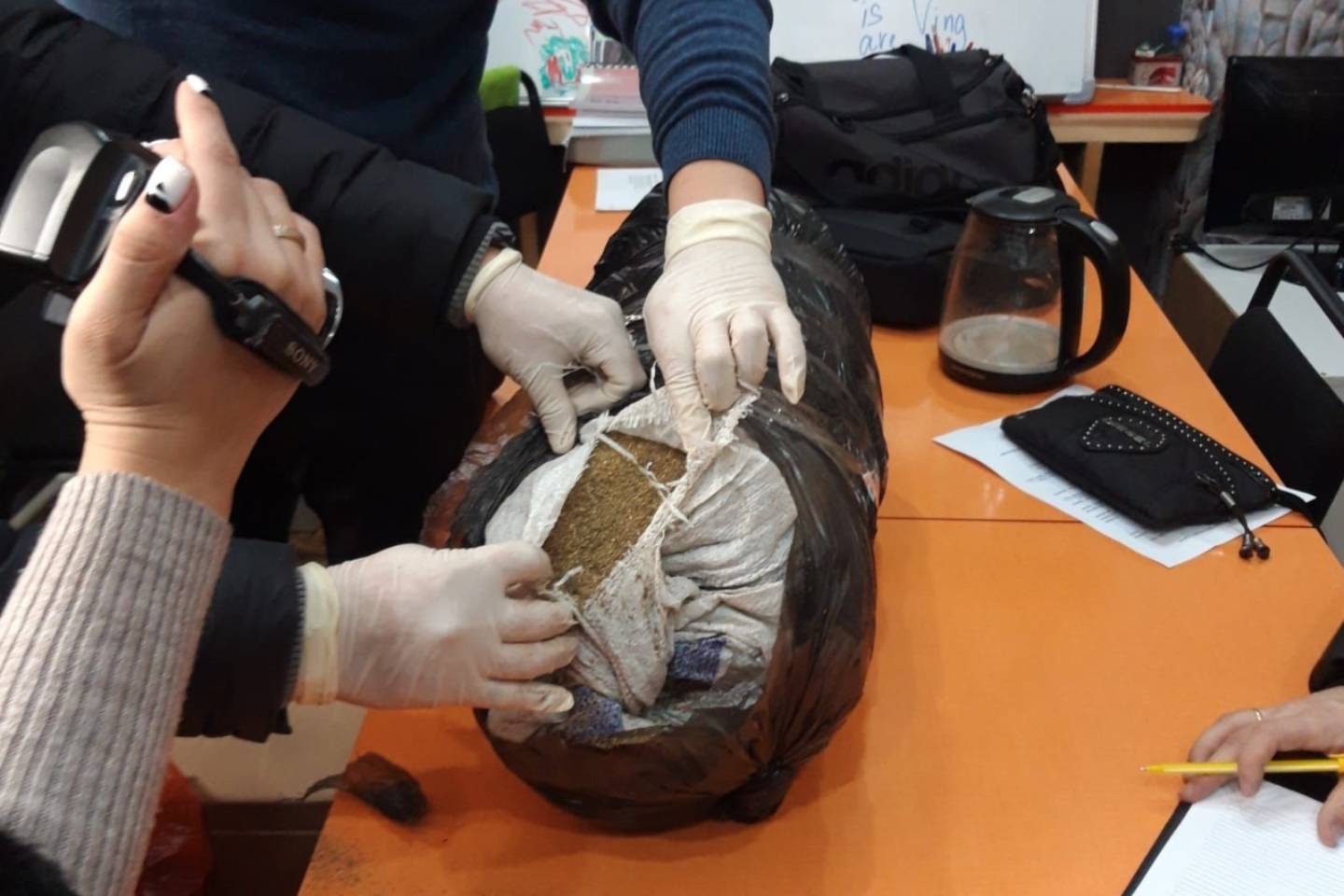 Усть-Каменогорск и ВКО / В учебном помещении ВКО изъяли более 11 килограммов наркотиков