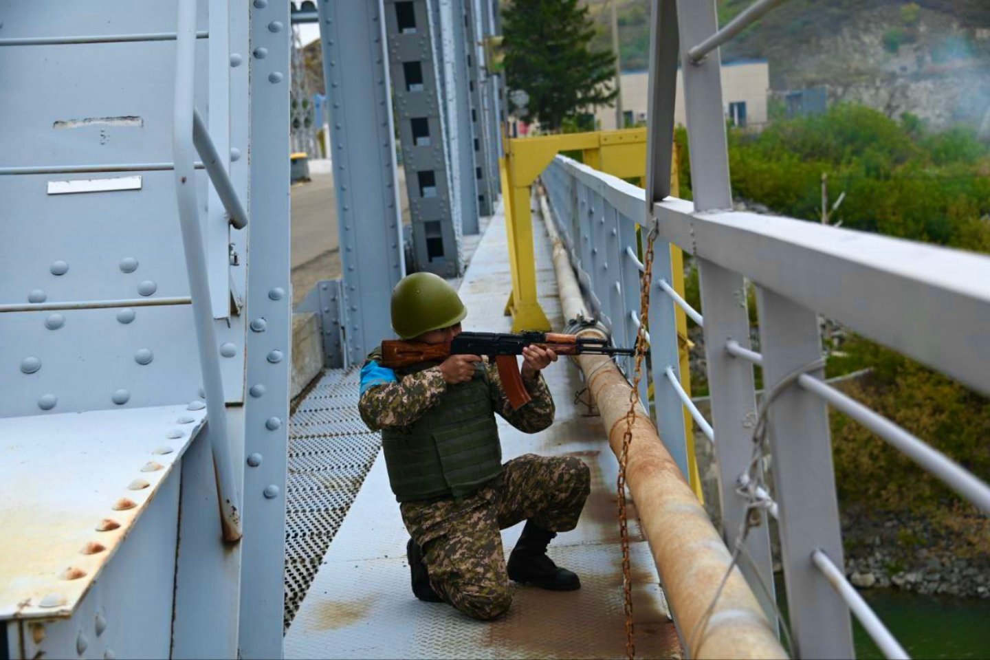 Усть-Каменогорск и ВКО / Военные учения проходят на ГЭС в Усть-Каменогорске