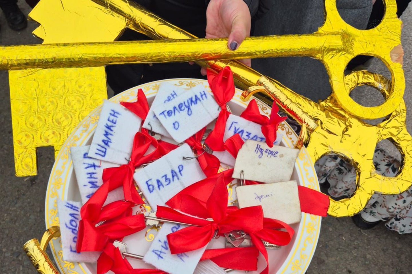 Усть-Каменогорск и ВКО / Зайсан (Зайсанский р-он) / ШҚО-да 18 отбасы Наурызды жаңа үйлерінде қарсы алды Усть-Каменогорск и ВКО / Зайсан (Зайсанский р-он) / ШҚО-да 18 отбасы Наурызды жаңа үйлерінде қарсы алды