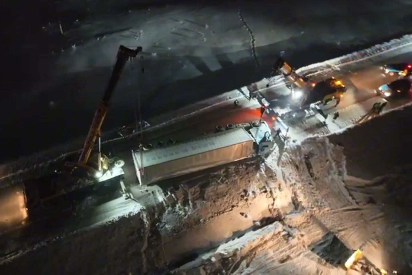 Усть-Каменогорск и ВКО / Иностранец на фуре съехал в кювет в ВКО