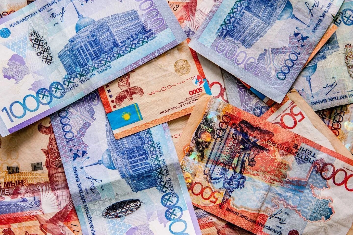 Новости Казахстана / Экономика в Казахстане / Еще 120 миллиардов: Минздрав РК планирует поднять зарплаты медикам