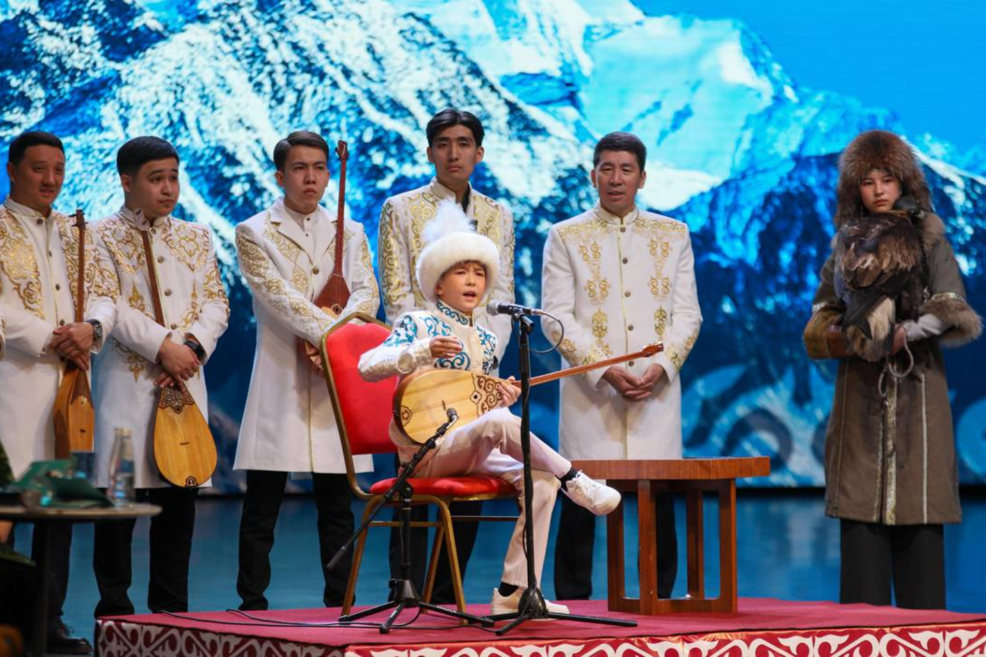 Усть-Каменогорск и ВКО / Республиканский командный айтыс "Алтайым – алтын бесігім" стартовал в ВКО