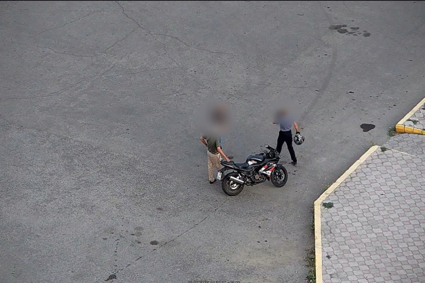Происшествия в Казахстане и мире / Криминальные новости / Спортивный мотоцикл угнали с парковки в Усть-Каменогорске