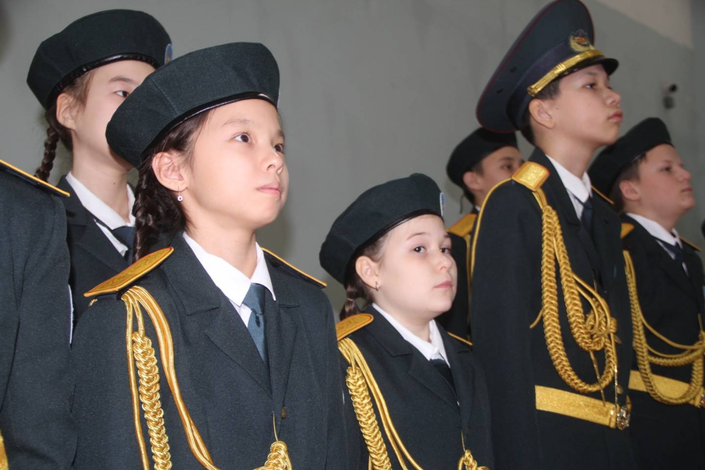 Усть-Каменогорск и ВКО / Усть-Каменогорск / В Усть-Каменогорске военные провели для школьников церемонию принятия присяги