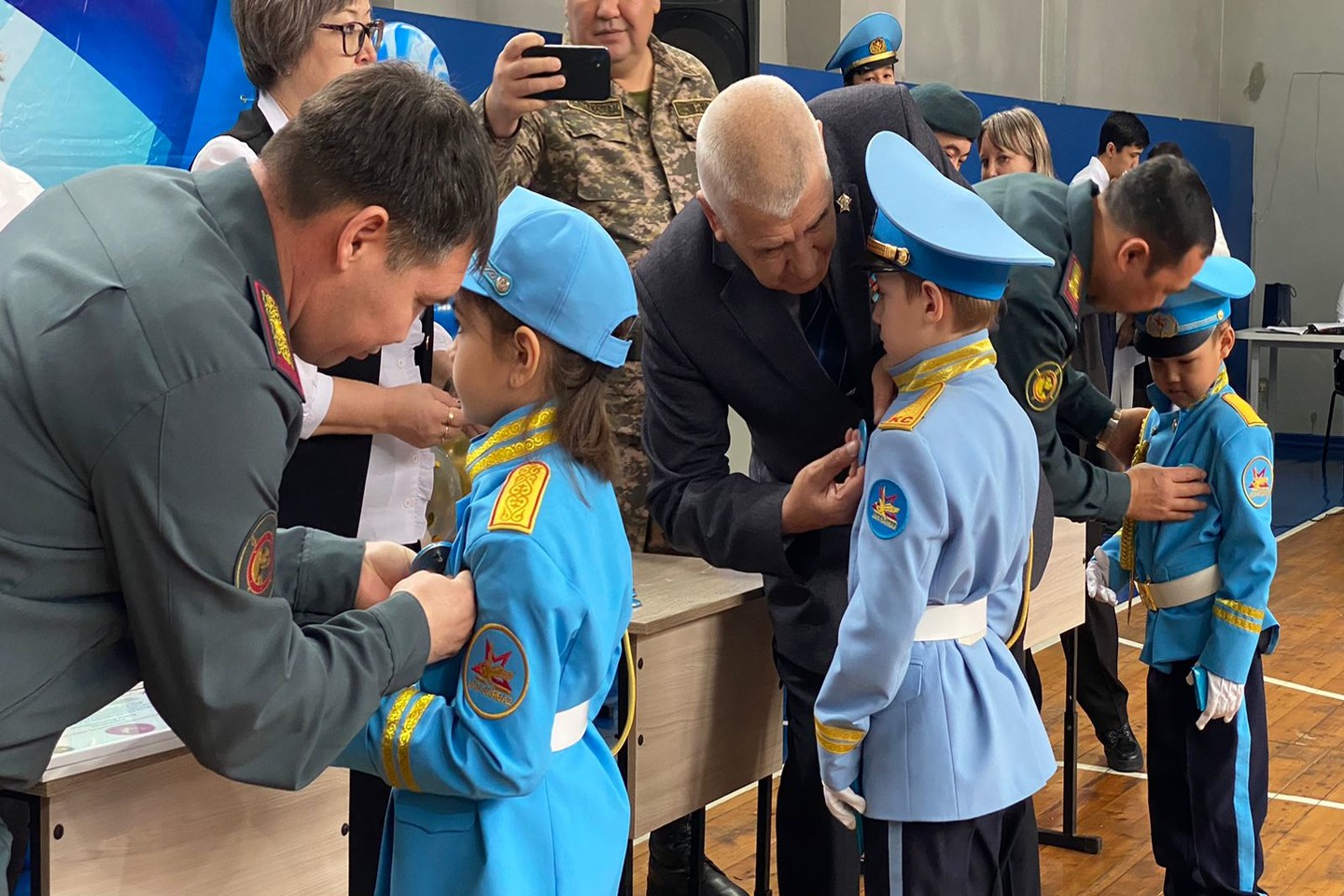 Усть-Каменогорск и ВКО / Өскемендегі кішкентай Отан қорғаушылар ант берді Усть-Каменогорск и ВКО / Өскемендегі кішкентай Отан қорғаушылар ант берді