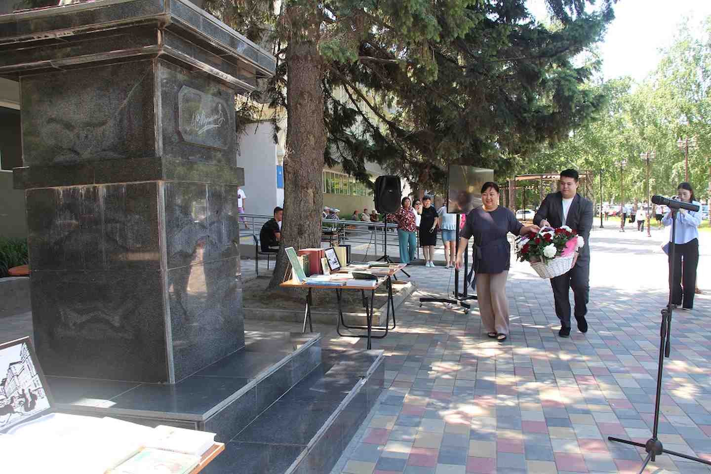 Усть-Каменогорск и ВКО / Вдохновленные Пушкиным: как в Усть-Каменогорске отметили день рождения поэта