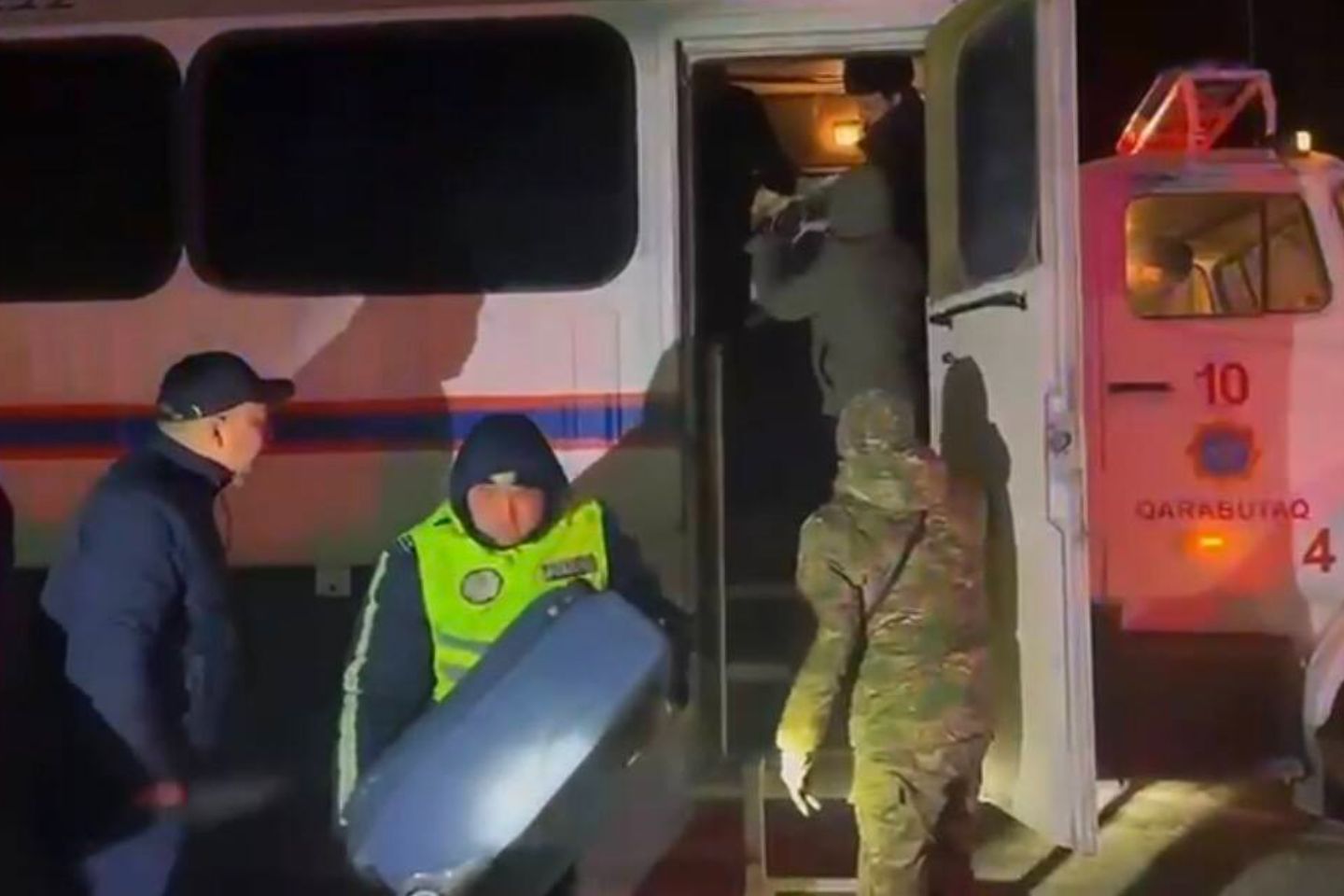 Новости Казахстана / В Актюбинской области 34 иностранца застряли на трассе в мороз