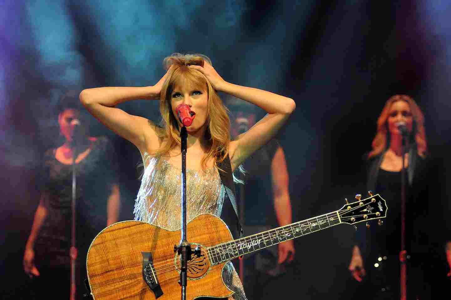 Новости мира / Интересные новости / Тейлор Свифт подвинула Мадонну в рейтинге коммерческой успешности