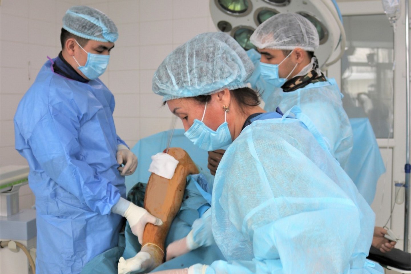 Усть-Каменогорск и ВКО / В ВКО травматологи проводят редкую операцию, помогающую спасти подвижность колена