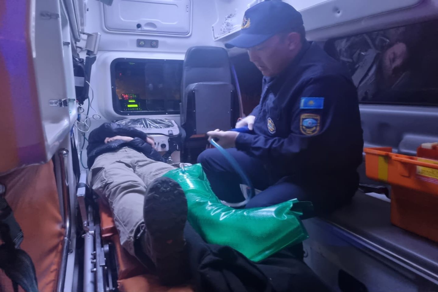 Новости Казахстана / Туристка повредила ногу в алматинских горах: понадобилась эвакуация Новости Казахстана / Туристка повредила ногу в алматинских горах: понадобилась эвакуация