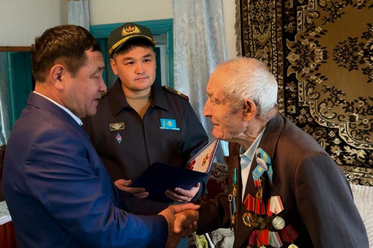 Происшествия в Казахстане и мире / ЧП в Казахстане и в мире / В Усть-Каменогорске из-за пожара в общежитии эвакуировали 125 человек