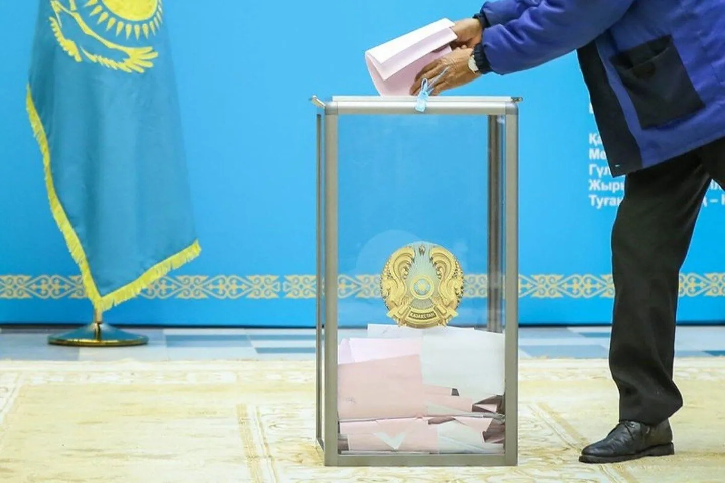 Происшествия в Казахстане и мире / Бюллетени вбрасывали на выборах акима в Алматинской области
