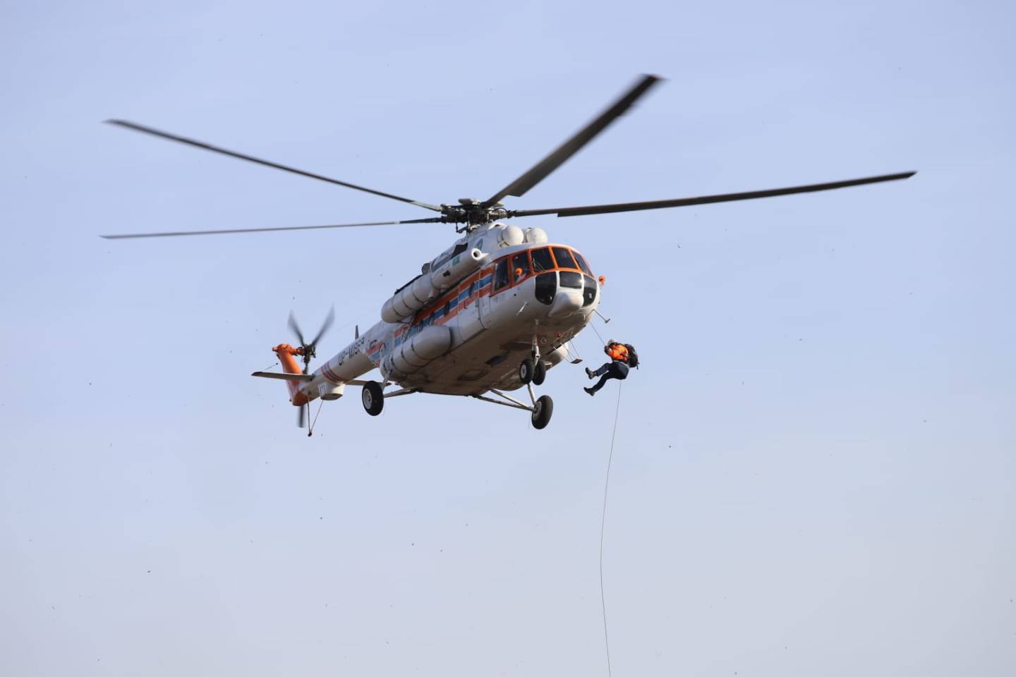 Новости Казахстана / Общество в Казахстане / В ВКО cпасатели задействовали вертолет для "терпящих бедствие" рыбаков 