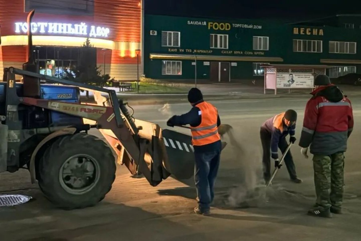 Усть-Каменогорск и ВКО / Усть-Каменогорск / В Усть-Каменогорске приступили к уборке пешеходной инфраструктуры