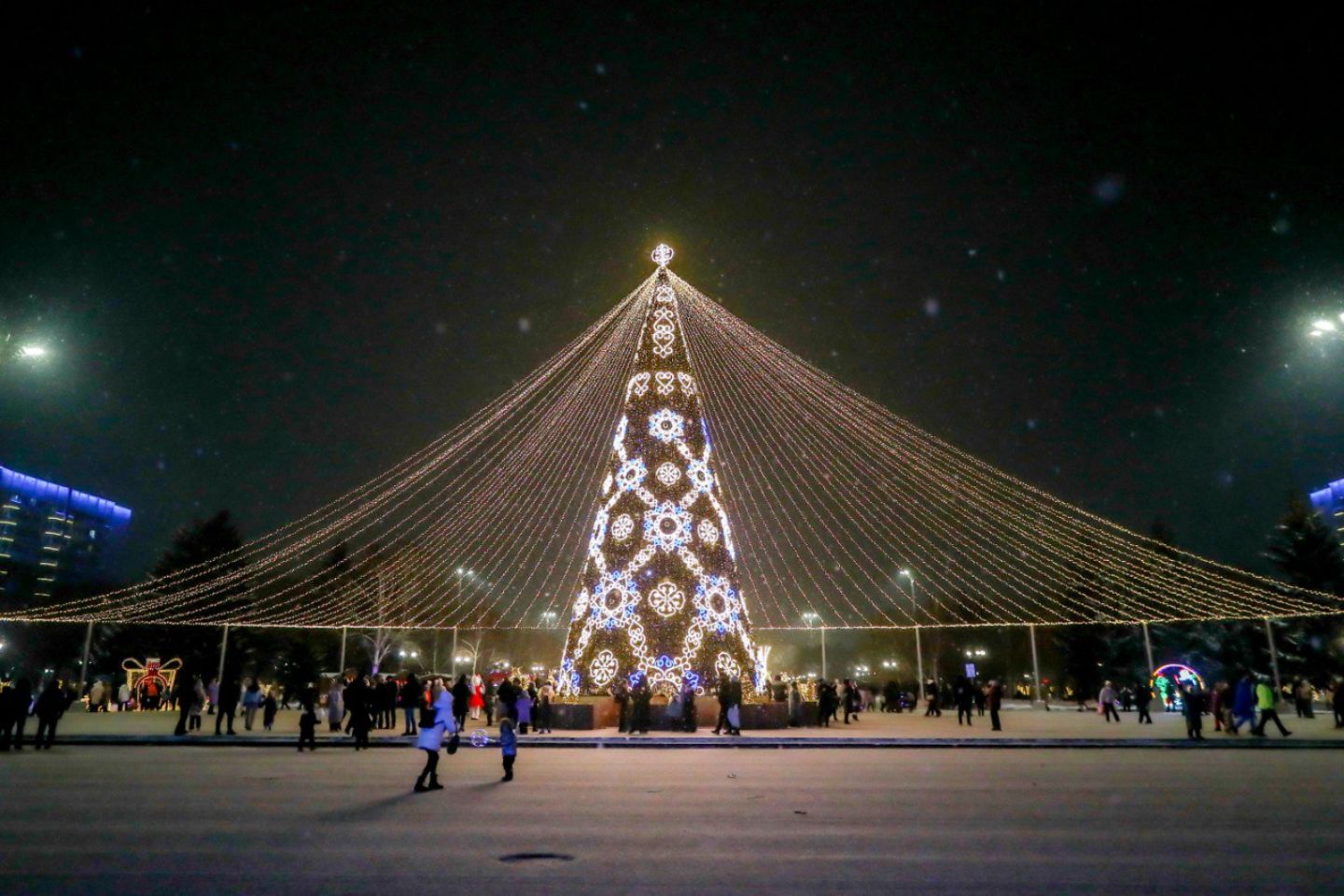 Усть-Каменогорск и ВКО / Стало известно, когда в Усть-Каменогорске зажгут главную новогоднюю елку Усть-Каменогорск и ВКО / Стало известно, когда в Усть-Каменогорске зажгут главную новогоднюю елку