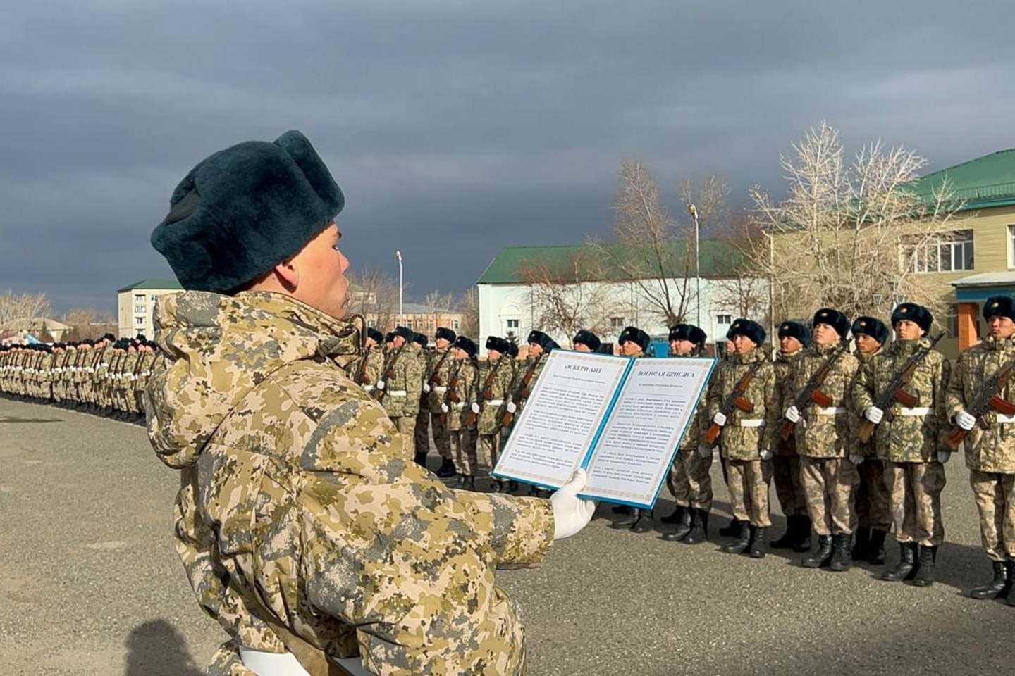 Усть-Каменогорск и ВКО / ШҚО-ға келген жас сарбаздар Отан алдындағы борышын өтеуге ант берді Усть-Каменогорск и ВКО / ШҚО-ға келген жас сарбаздар Отан алдындағы борышын өтеуге ант берді