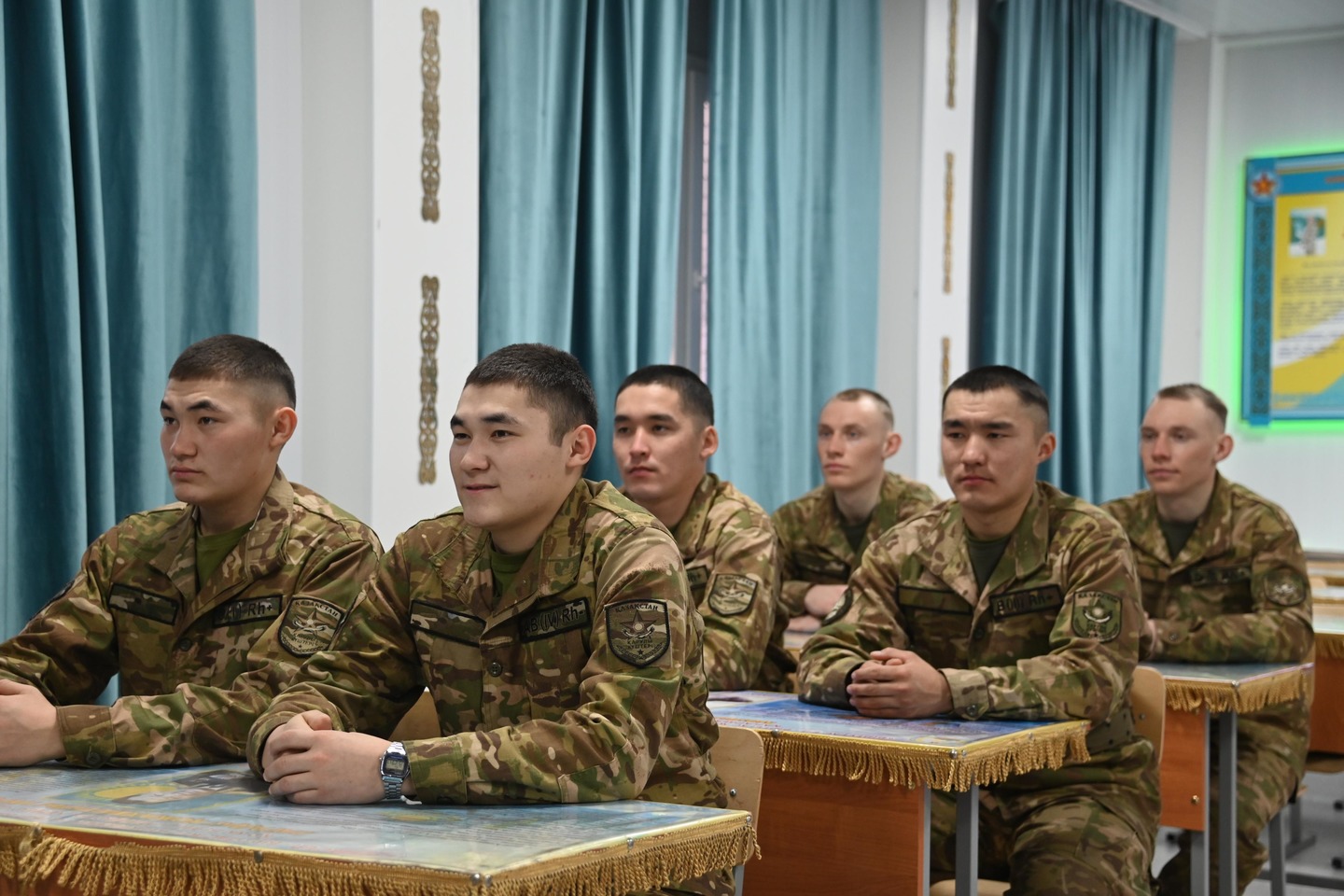 Усть-Каменогорск и ВКО / Өскемен гарнизонында үш жұп егіз әскери борышын өтеп жүр