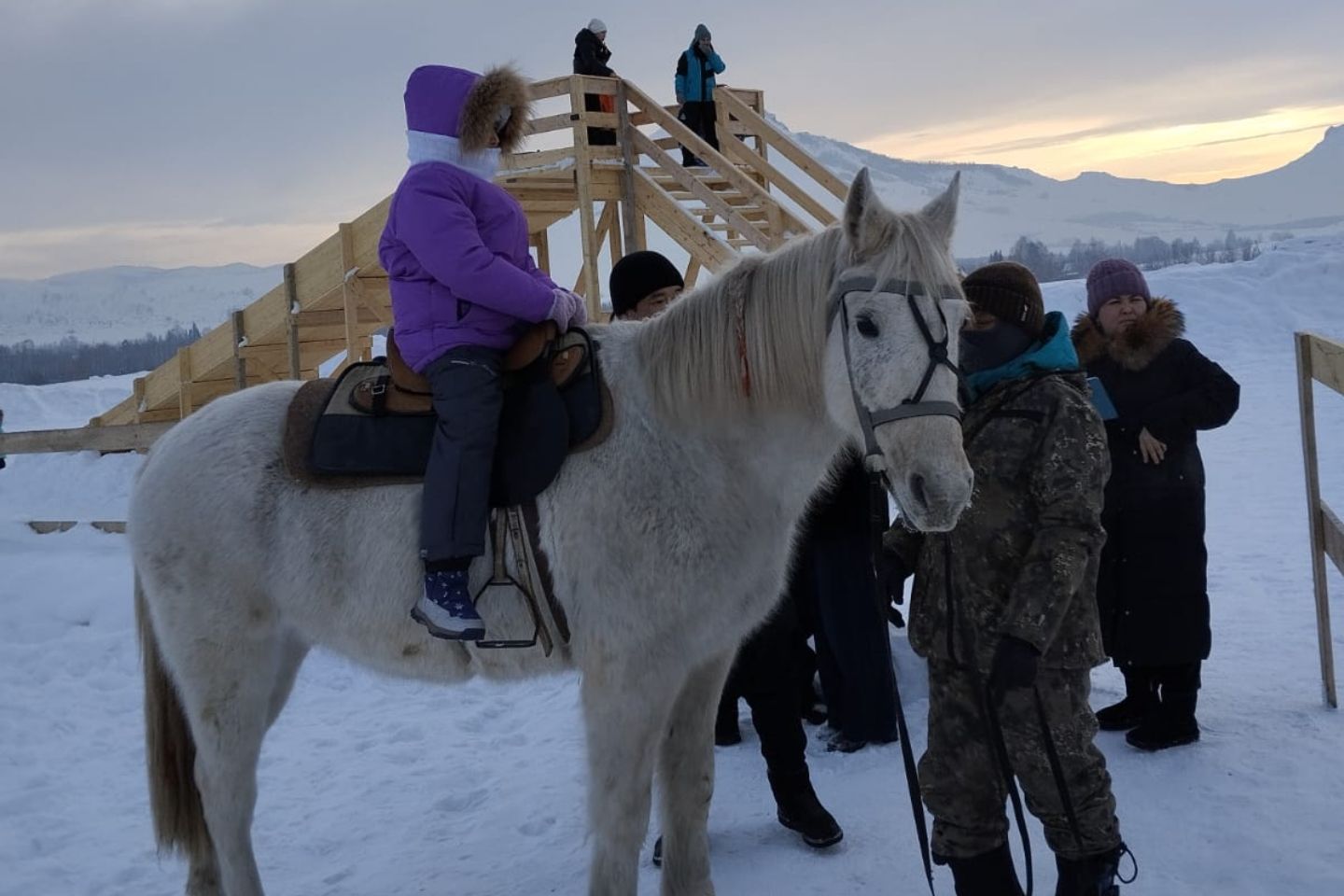 Усть-Каменогорск и ВКО / Алтай (район Алтай) / Жители района Алтай предпочли провести праздничные дни с символом года – лошадьми