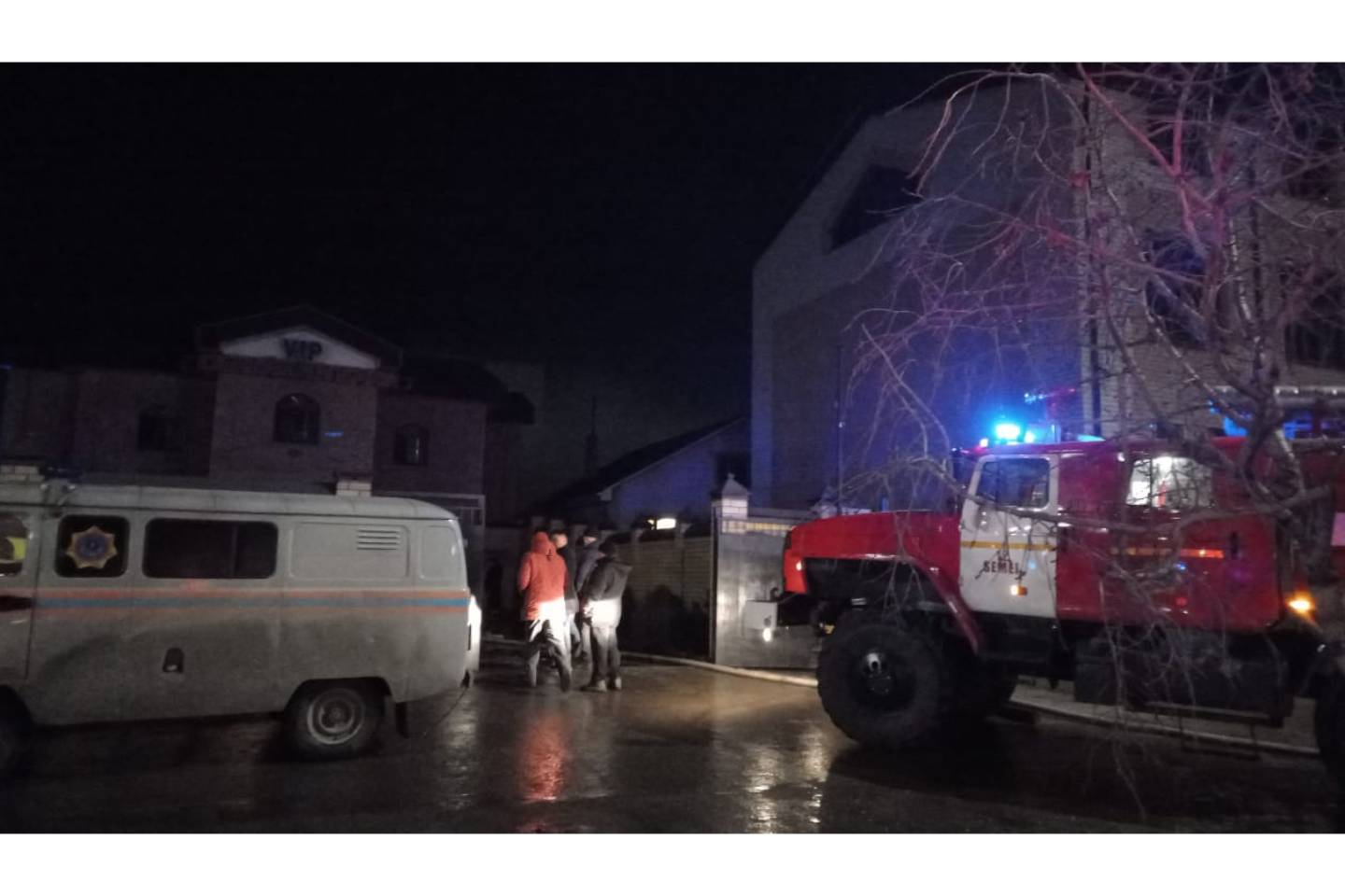 Усть-Каменогорск и ВКО / Банный комплекс горел в ВКО, спасли двух человек