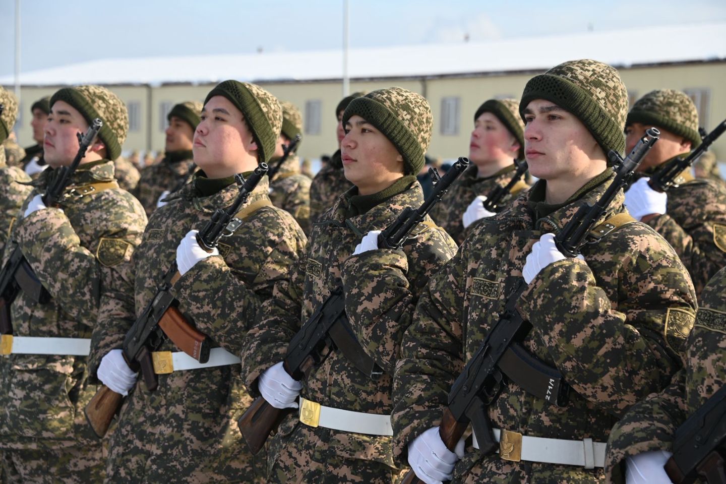 Усть-Каменогорск и ВКО / Усть-Каменогорск / Более 400 новобранцев приняли Военную присягу в Усть-Каменогорске
