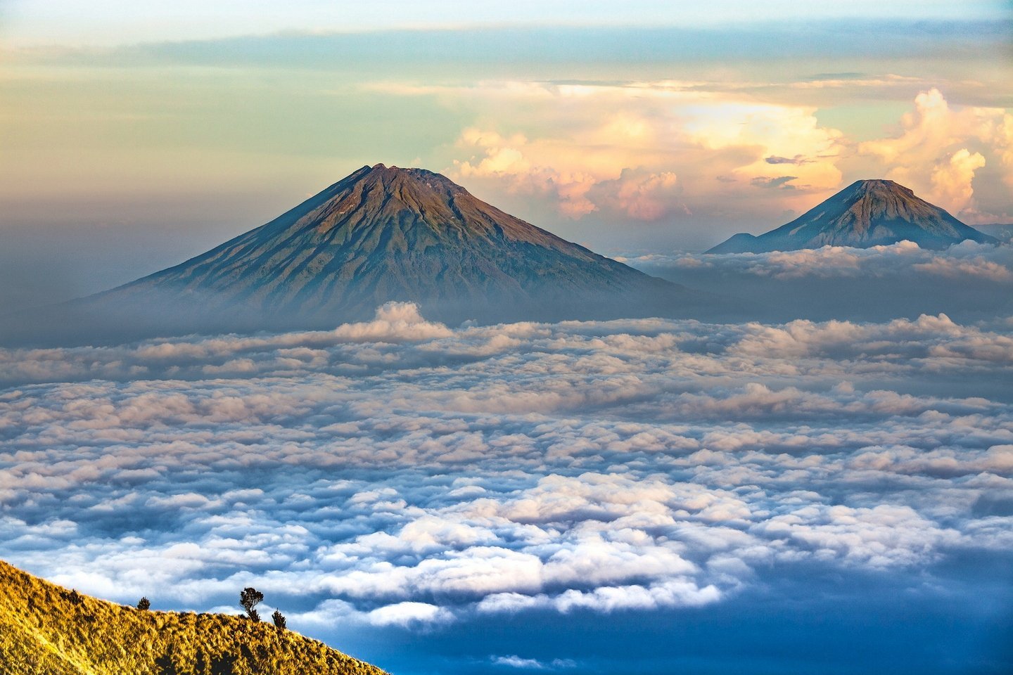 Новости мира / На востоке Индонезии произошло извержение вулкана Ибу