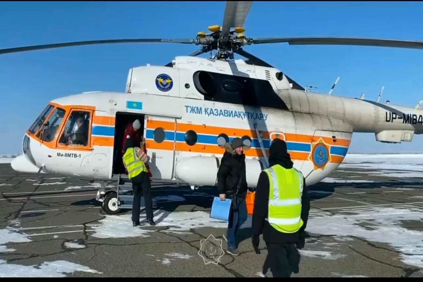 Усть-Каменогорск и ВКО /  ШҚО-да жүкті әйел тікұшақпен облыс орталығына шұғыл жеткізілді