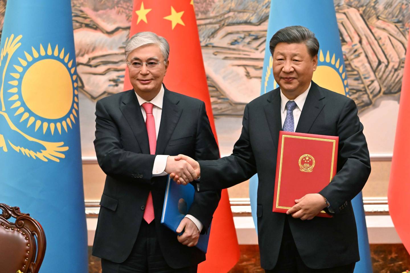 Новости Казахстана / Политика в Казахстане / Плодотворная работа: более 20 документов подписано в рамках госвизита Токаева в Китай