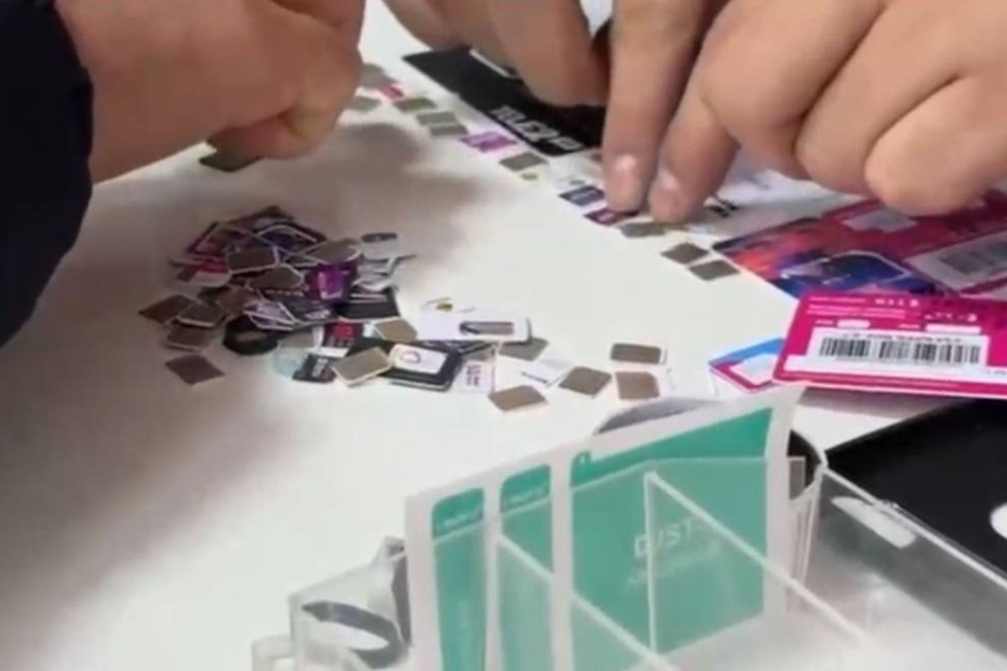 Новости Казахстана / Более трех тысяч SIM-карт: в Шымкенте раскрыли канал помощи мошенникам