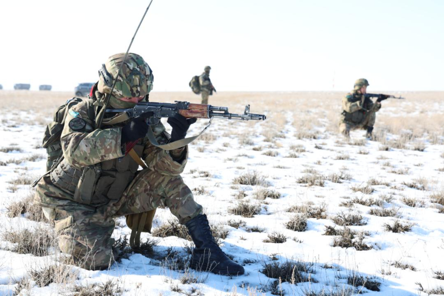 Новости Казахстана / Общество в Казахстане / Готовность десантников к внезапной тревоге проверяют в Казахстане
