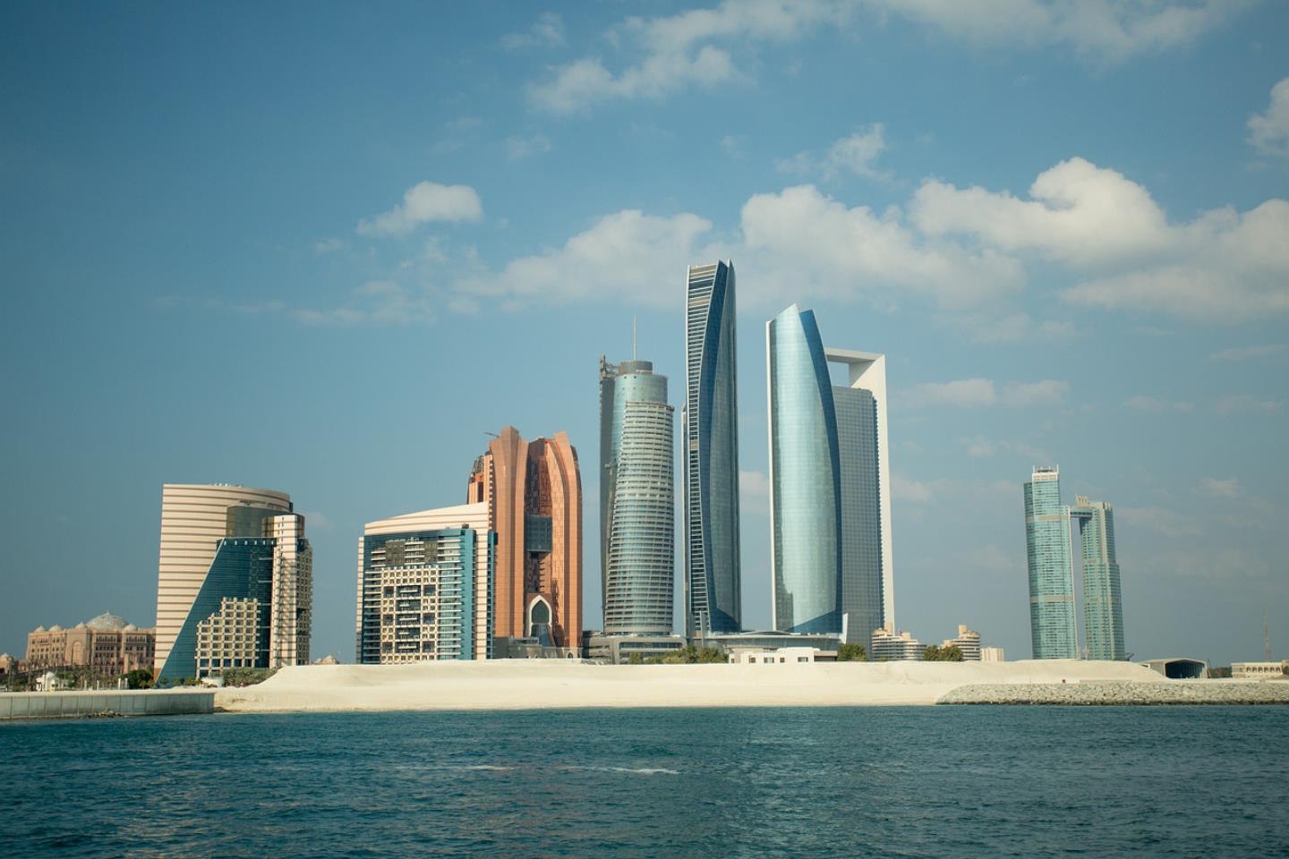 Новости мира / Интересные новости / В ОАЭ планируют снизить часть туристских сборов