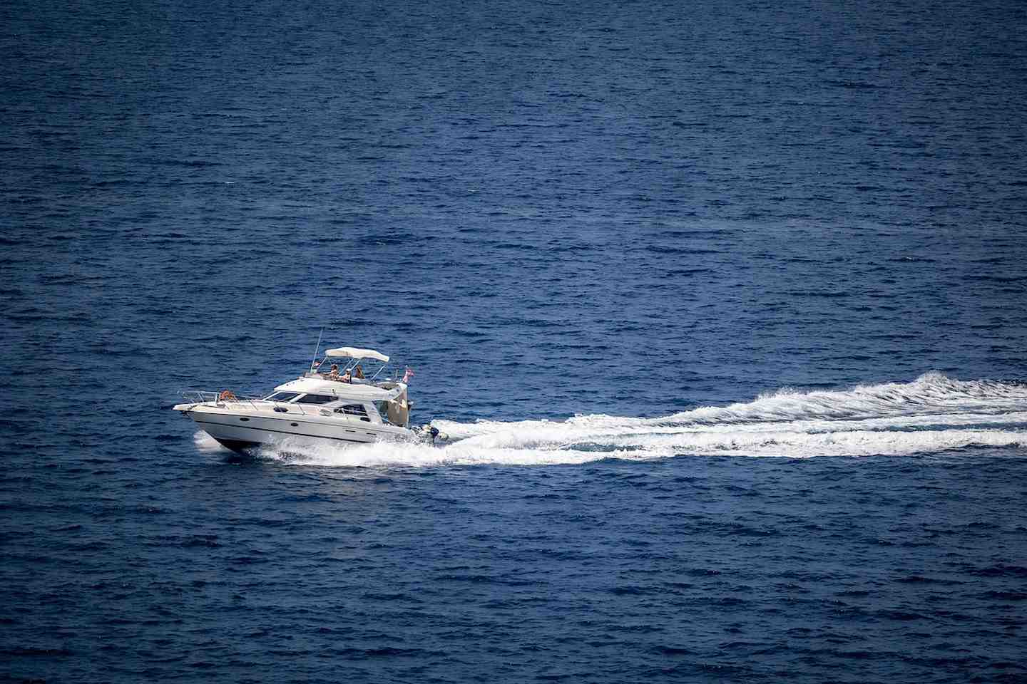 Усть-Каменогорск и ВКО / Лодка перевернулась на Бухтарминском водохранилище Усть-Каменогорск и ВКО / Лодка перевернулась на Бухтарминском водохранилище