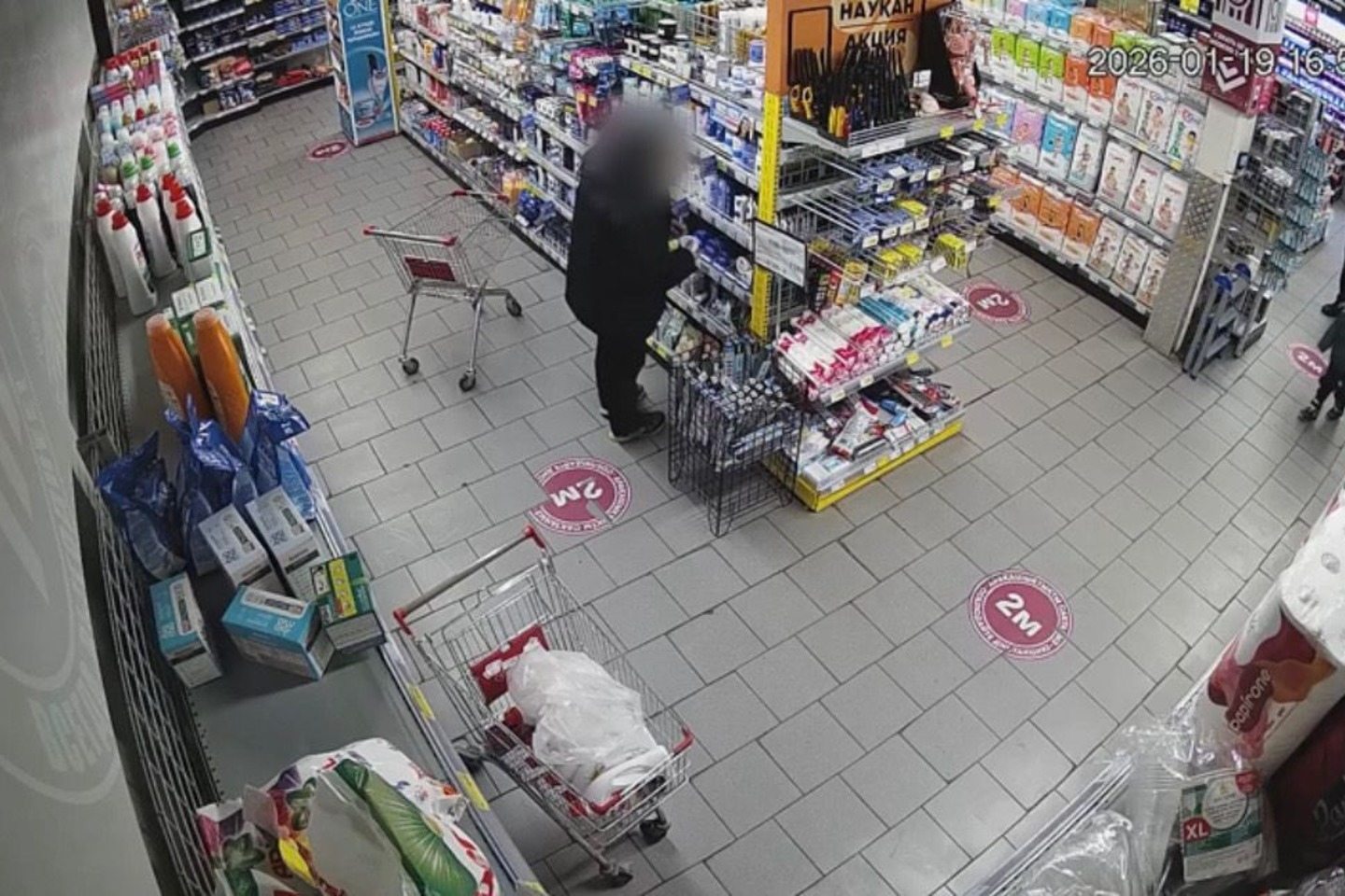 Усть-Каменогорск и ВКО / Өскемен тұрғыны дүкеннен 80 қорап шоколад ұрлаған