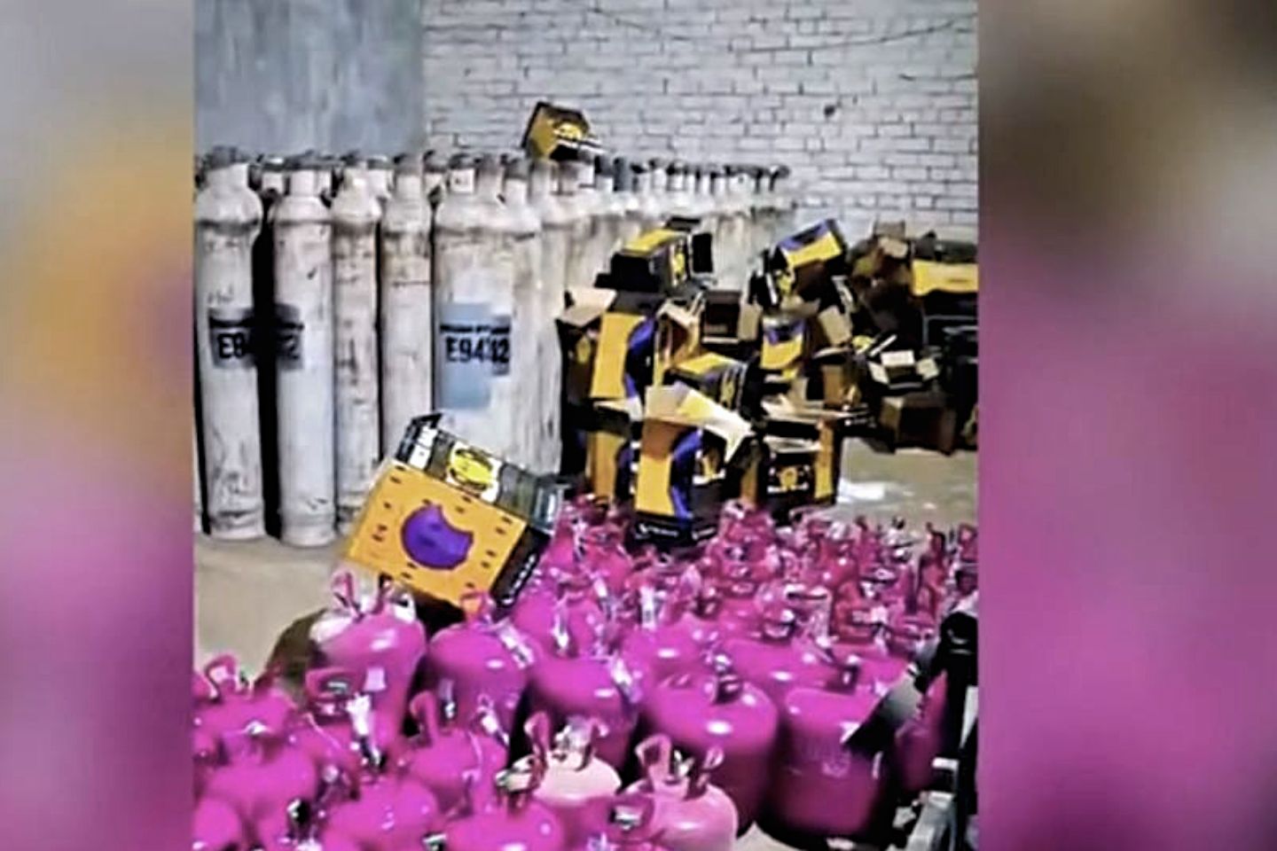 Новости Казахстана / В Казахстане изъяли тысячи баллонов "веселящего газа"