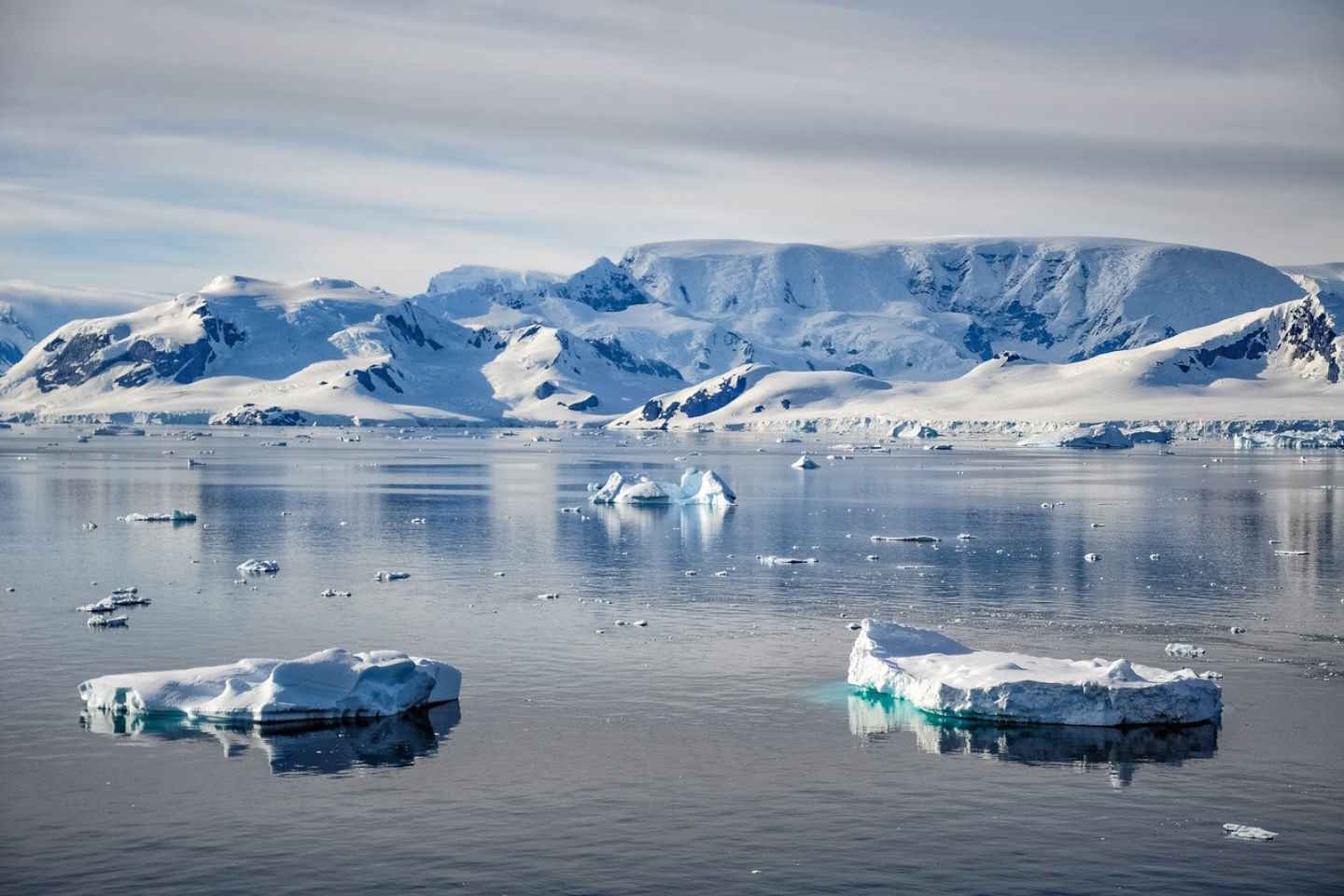 Новости мира / Интересные новости / В Антарктиде зафиксирован один из самых низких уровней льда