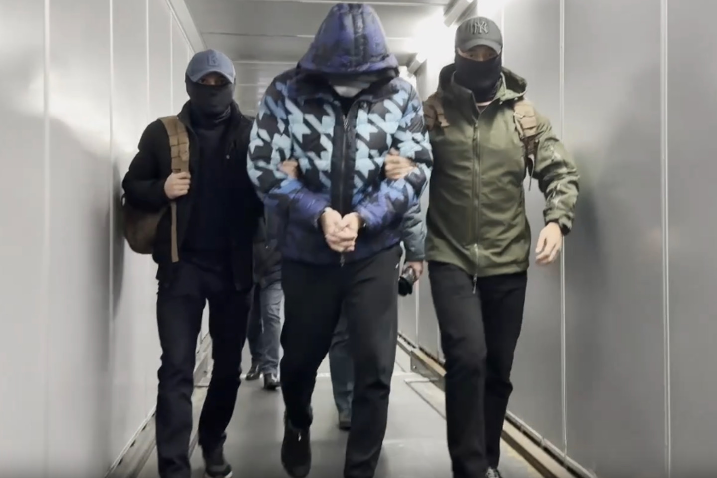 Новости Казахстана / Қазақстанда адам өлтірген күдікті 17 жылдан кейін Литвадан табылды